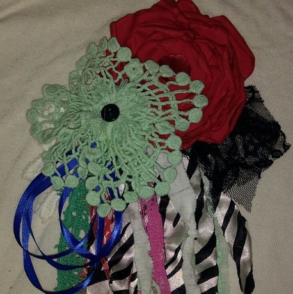 Flower accessories $10-$30 depending on size, time, and materials used! ๐ธ - Picture 1 of 9